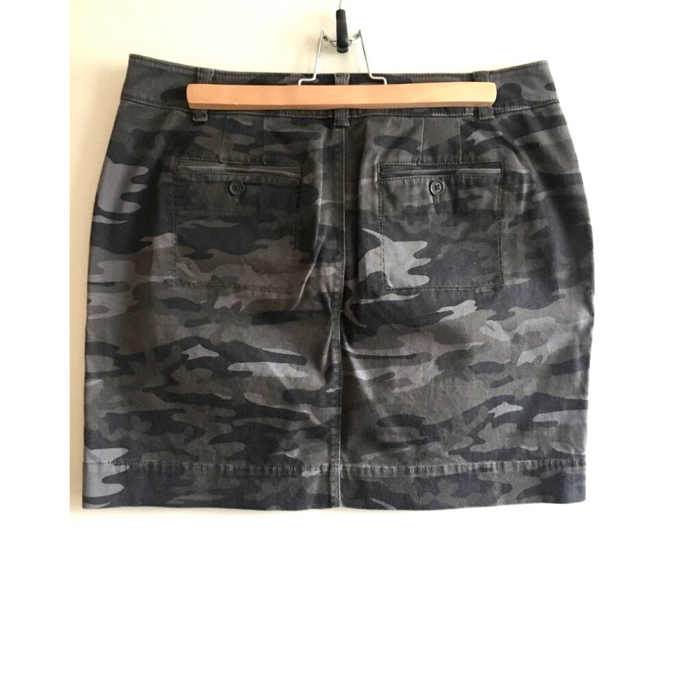 NWT LOFT Outlet Grey camo skirt size 8